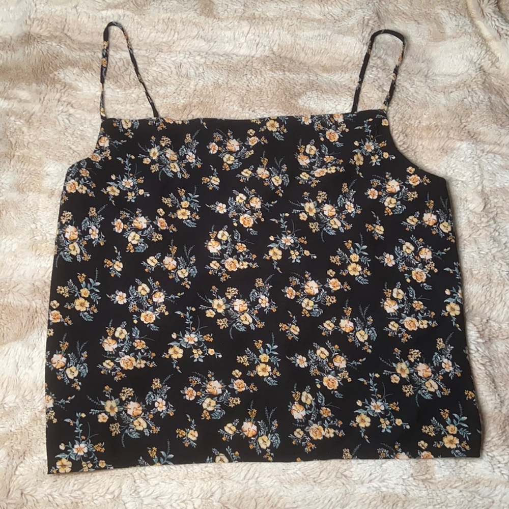 Super cute floral cropped tank